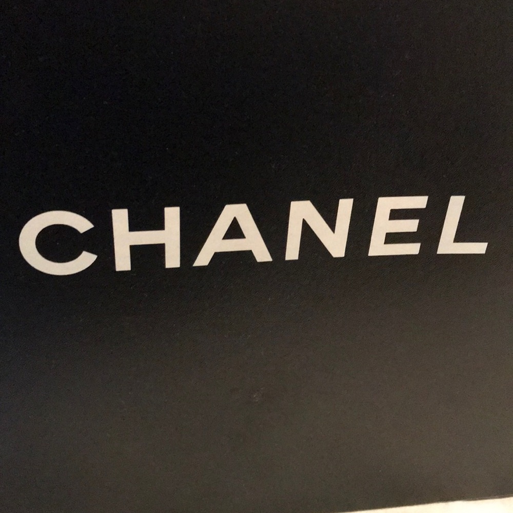 Authentic Chanel Excellent Condition - image 4